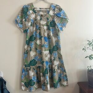 Vintage Winnie Fashion Hawaiian Dress Floral sz S vacation island muumuu